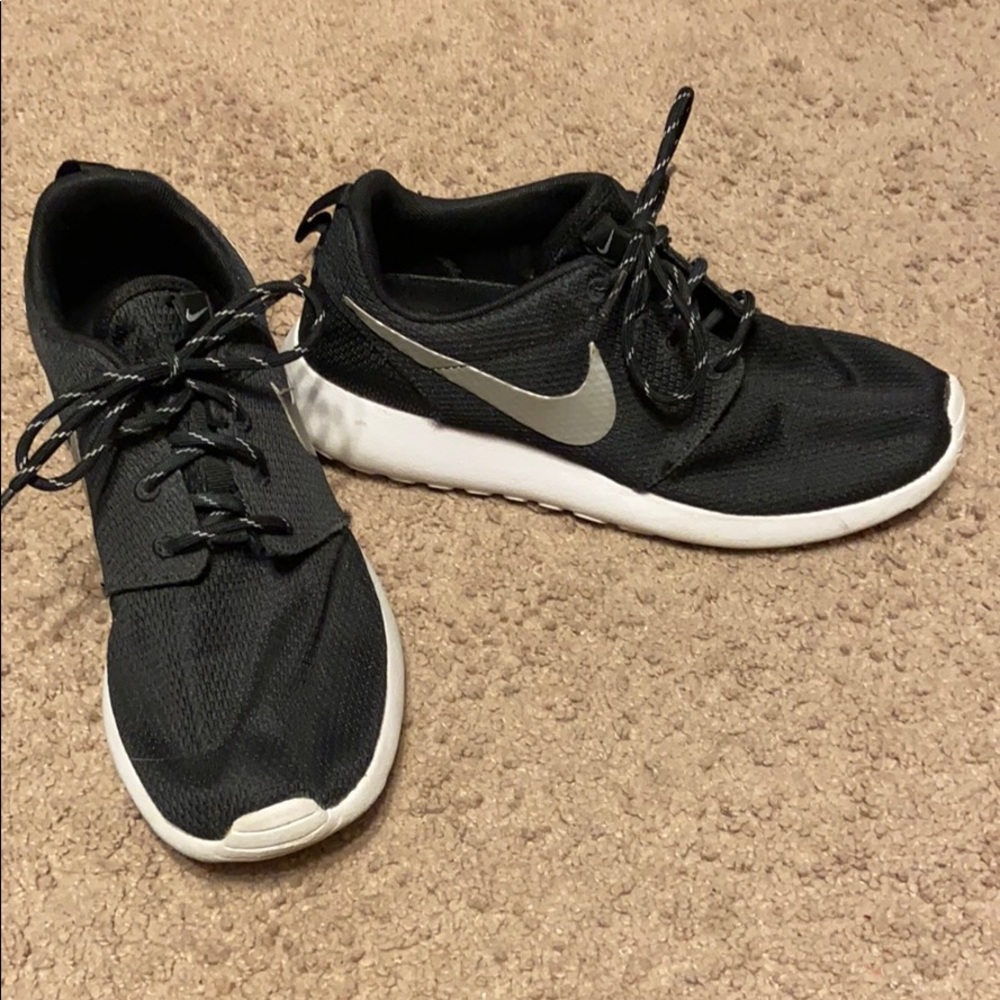 nike roshe runs